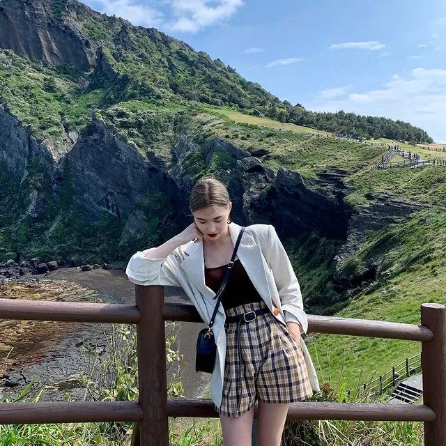 跟着这7位美炸ins的博主学穿搭,衣品提高10个度!