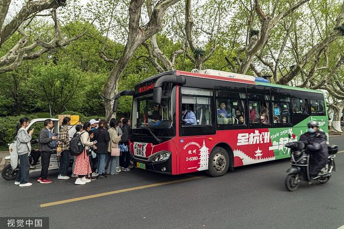 杭州西湖景区公交今起加密班车,还有增设"大站车,灵隐寺专线一站直达