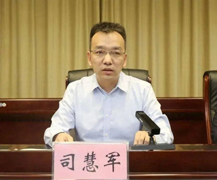 司慧军现任沁县县委副书记,县长.他的工作分工为:主持县政府全面工作.