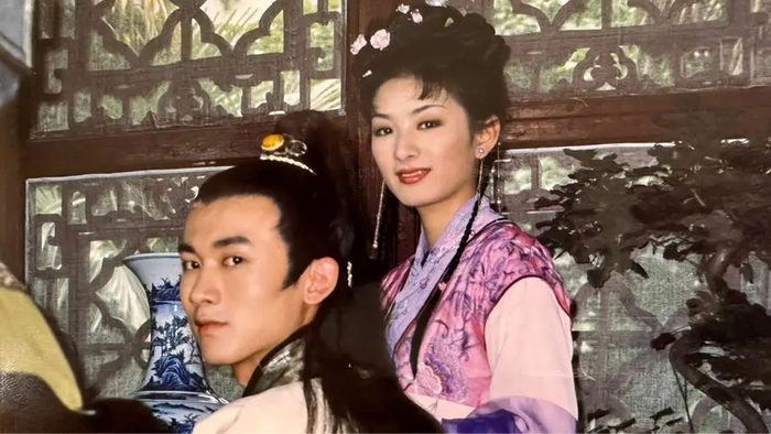 两人分手有一部分原因,是聂远无法忍受黄奕在剧组,拍摄一些较为亲密的