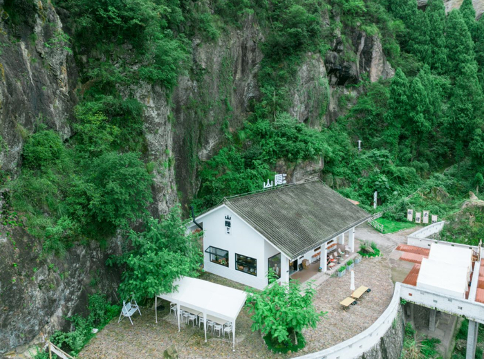 山隐咖啡是一家开在仙居县淡竹乡十三都坑的乡村咖啡馆.