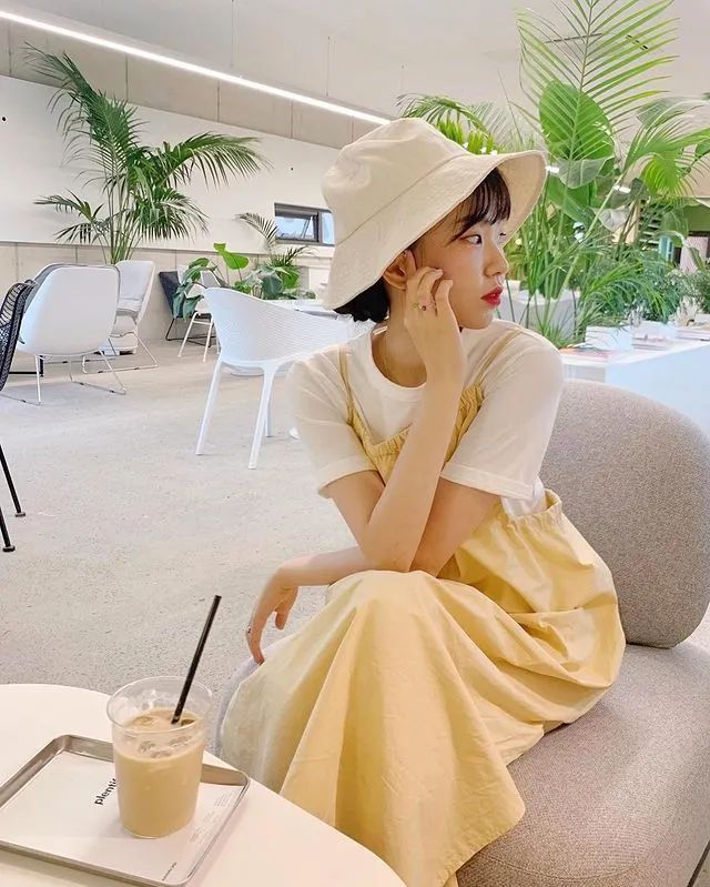 跟着这7位美炸ins的博主学穿搭,衣品提高10个度!