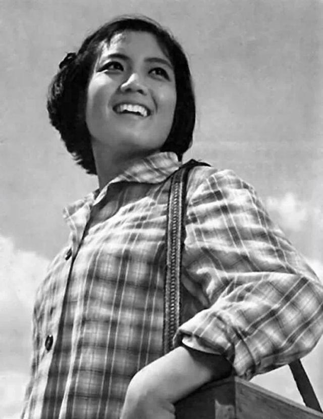 《春苗》49年 水昌伯离世20年 阿芳嫂如今93岁 英俊的男二号已被遗忘