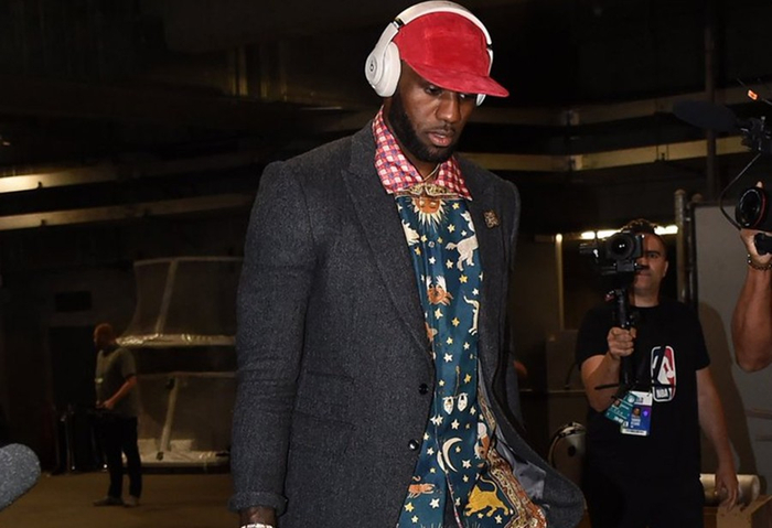 以搞怪风格见长的街头时尚品牌cactusplantfleamarket在2020年推出了