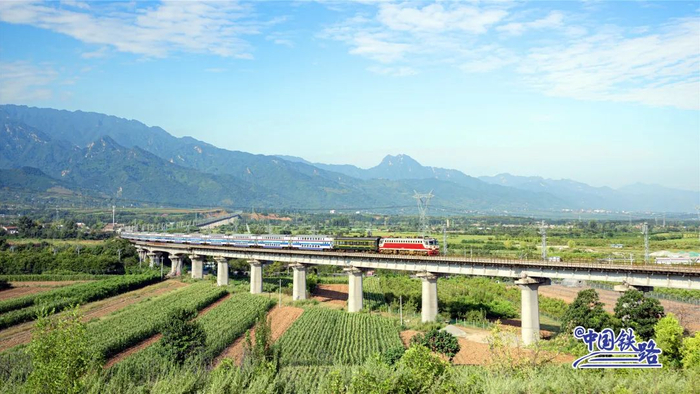 今年双层火车"限时回归",满满的回忆|神木|客车|车厢_新浪新闻
