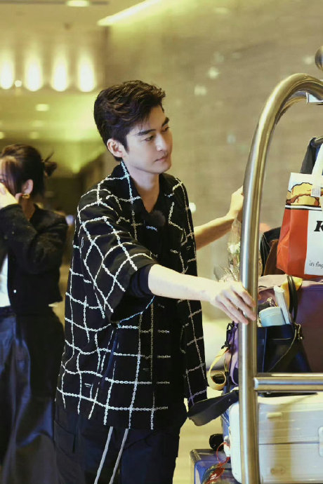 好久不见张翰了,也不能叫沧桑吧 又不是二十多岁小鲜肉