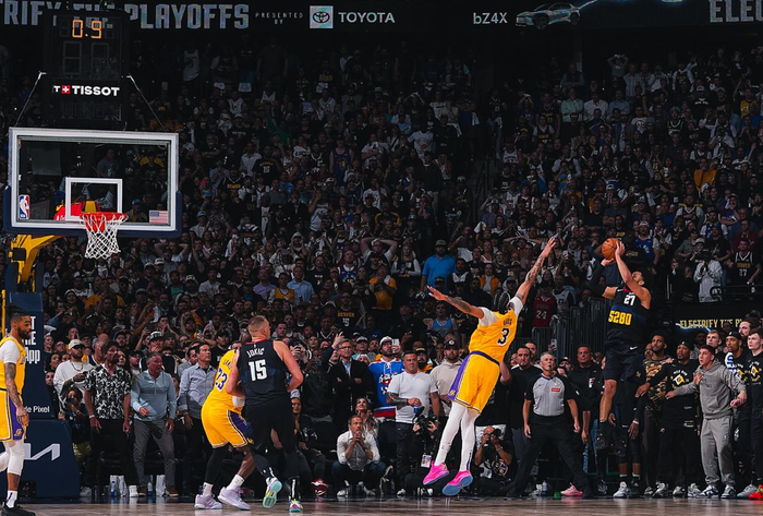 20分大逆转,穆雷绝杀湖人!约基奇27 20 10,三巨头空砍81分