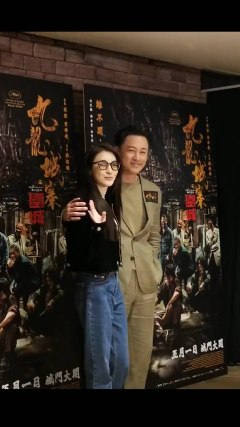 林峰携妹妹林夏薇亮相新片宣传活动,俊男靓女!