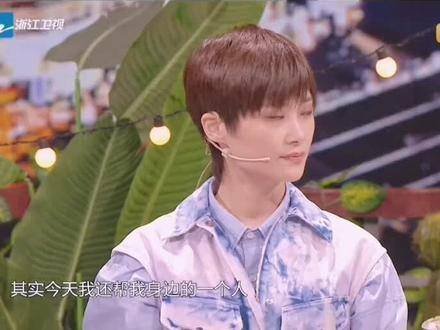 2.5 od:/ 实名羡慕%景甜 这位助理,透过她的眼神