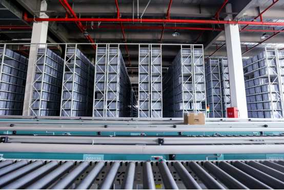 李宁华东智慧物流中心黑灯仓库