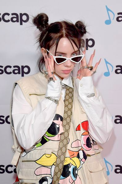 回顾 billie eilish 的 7 套经典造型