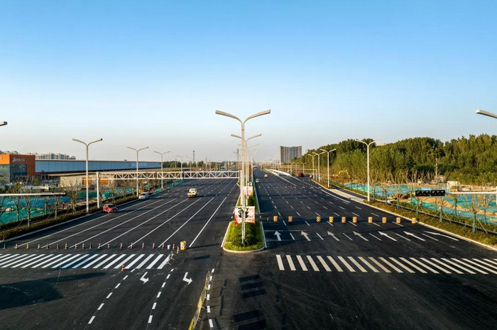 高效串联区域组团!济南起步区黄河大道一期工程地面道路全线通车