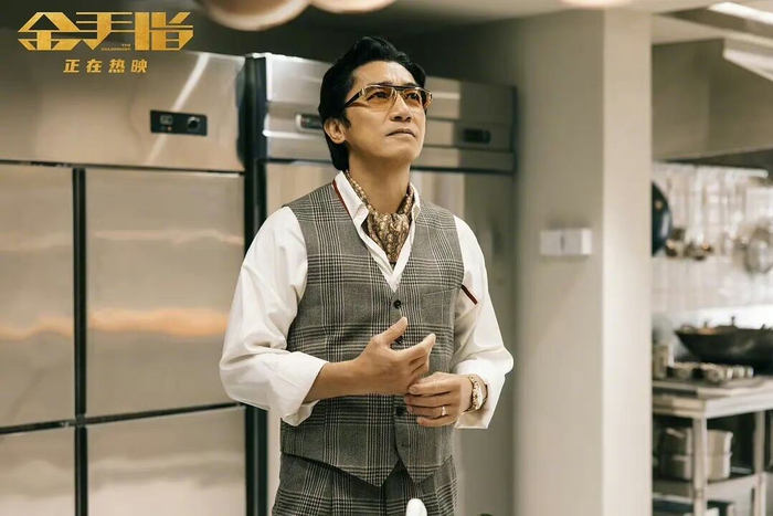 身高只有一米五,却是香港最有话语权的大佬,息影多年