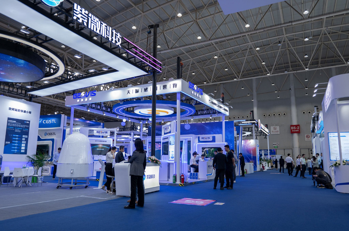 新华全媒 丨湖北武汉:走进航天科普展 迎接"中国航天日"