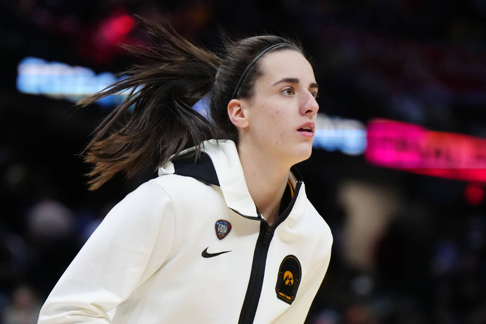 ua派出库里 高价,不敌耐克8年长约|克拉克|耐克|女篮_新浪新闻