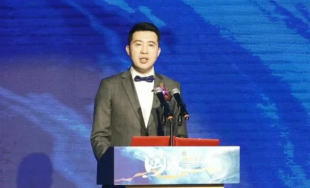 大连福建商会会长陈涛在大会伊始发表了热情洋溢的欢迎辞,向亲临盛典