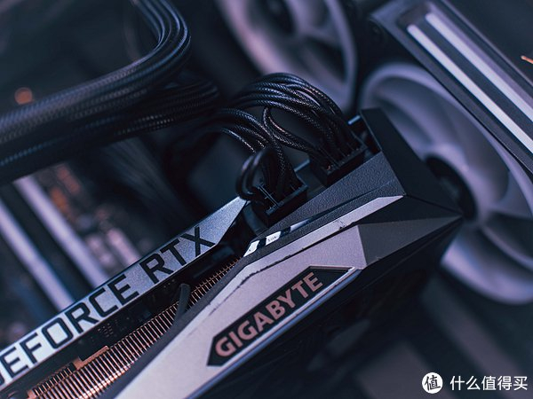 ▼讲真这里我卡了好长时间,无论如何想不出怎么再搞个 pcie 口出来.