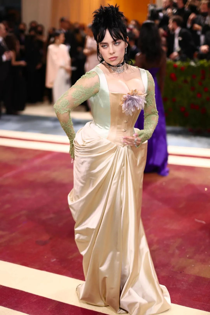 回顾 billie eilish 的 7 套经典造型