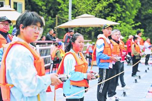 白鹭湖上赛航模