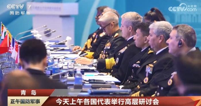 中国海军司令员胡中明上将、政委袁华智上将同天发声