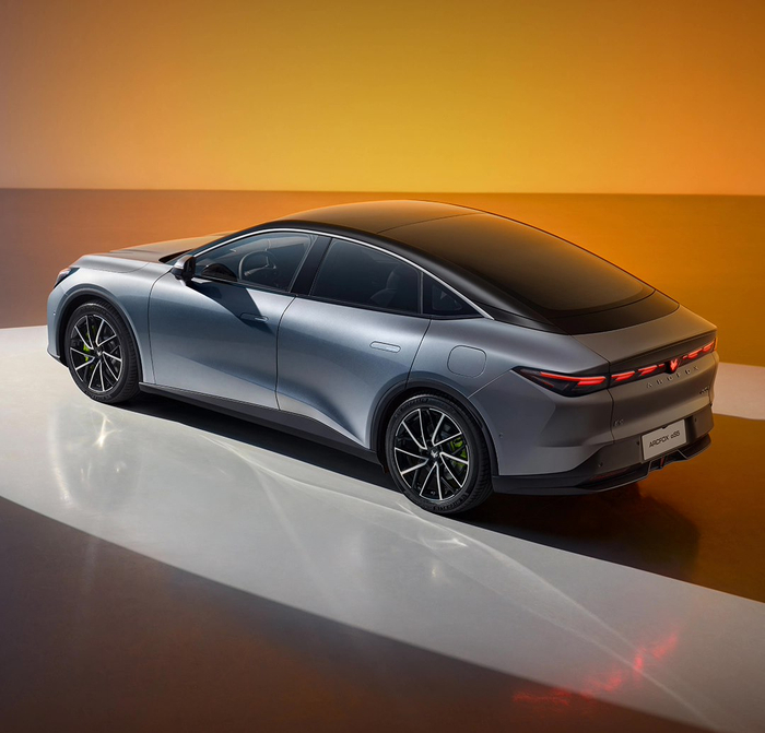 19.98 万元起,极狐全新中级轿车阿尔法 s5 开启预售