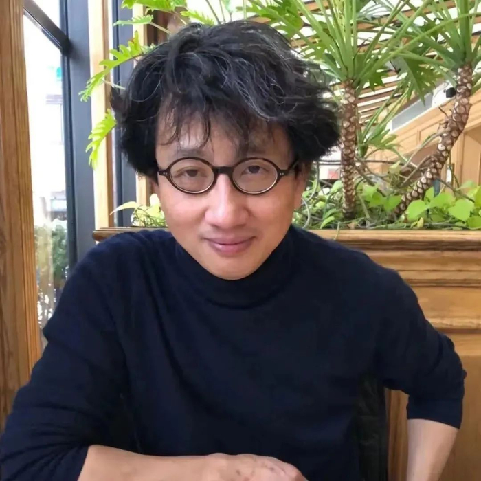 他笑着上课,学生为何哭了?
