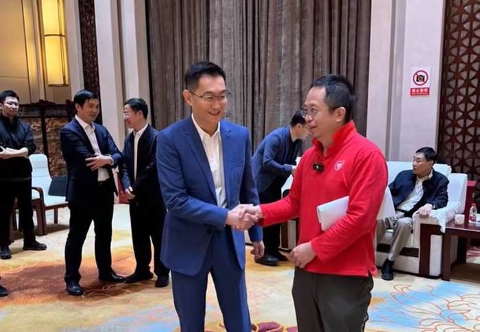 互联网「泯恩仇」纪录:会场上,老对手们都聊了什么?