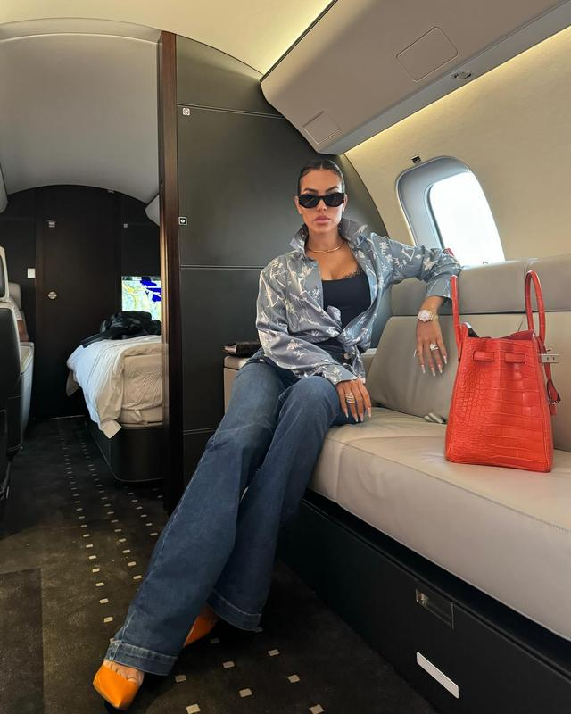 恩爱,一家人休闲度假|克里斯蒂亚诺·罗纳尔多|直播|乔治娜_新浪新闻