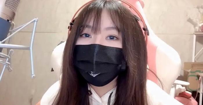 但单凭那魔性的萝莉音就斩获了 3000 多万粉丝,成为斗鱼新晋的 "吃鸡