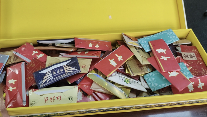 风靡全国小学的烟卡究竟是什么玩意?
