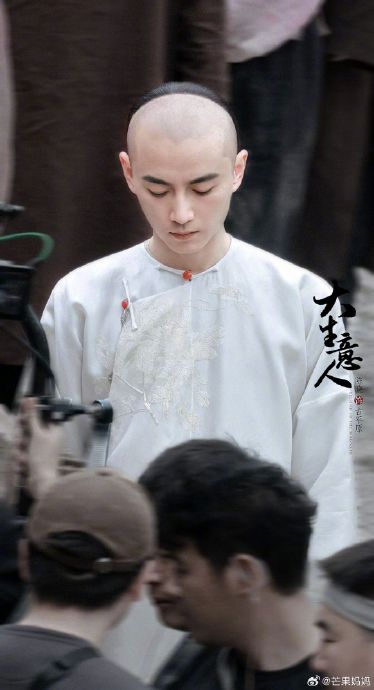 陈晓的古装真就直接剃光头啊?纯靠陈晓的颜值硬撑