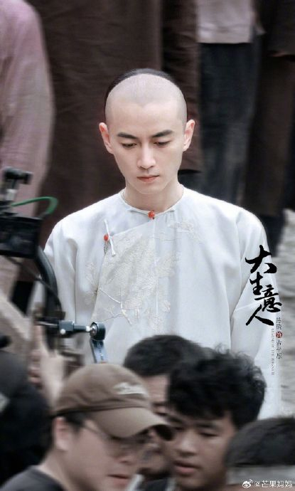 陈晓的古装真就直接剃光头啊?纯靠陈晓的颜值硬撑