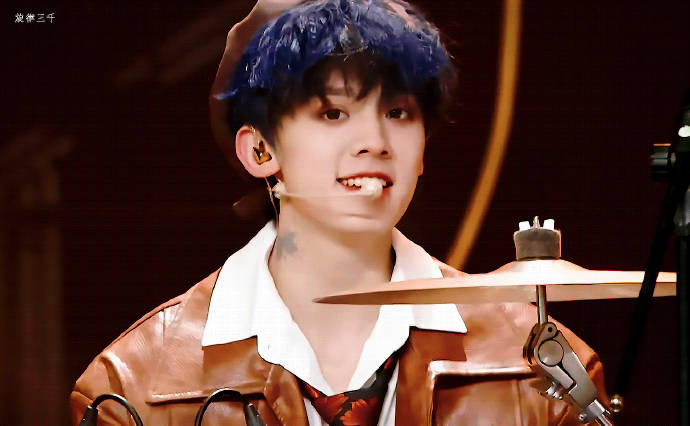 左航每次的舞台表现力表情管理绝佳 实力颜值双在线每