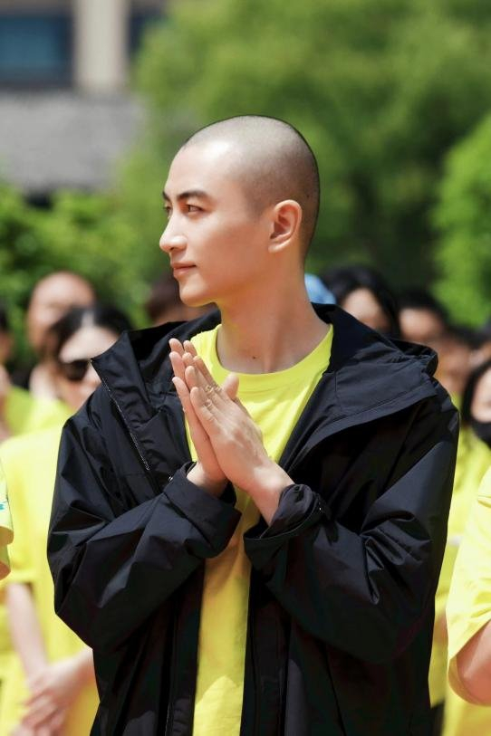 《火柴小姐和美味先生》 陈晓冻龄生长的证据