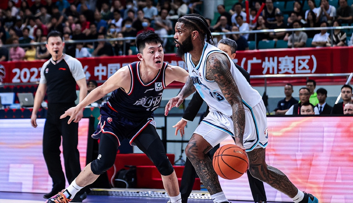 超级外援正式离队!季后赛场均26.5分却被质疑,或被__