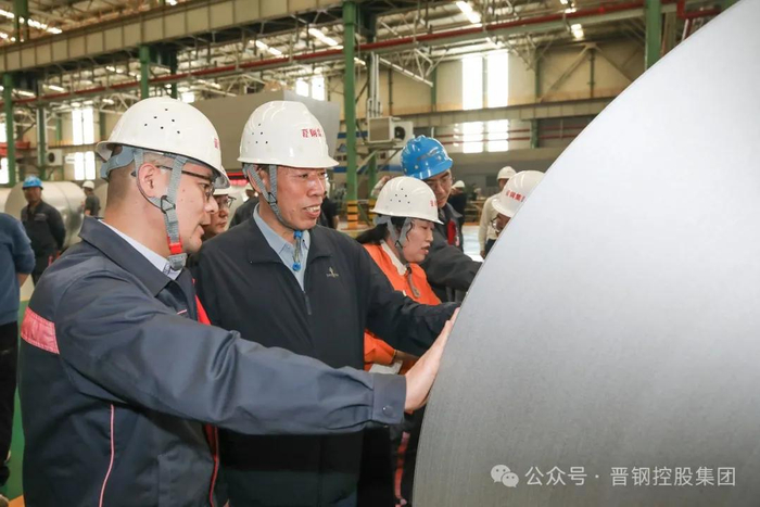 ▲李海旺一行参观集团冷轧厂
