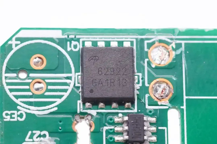 8mΩ,采用dfn5*6封装.