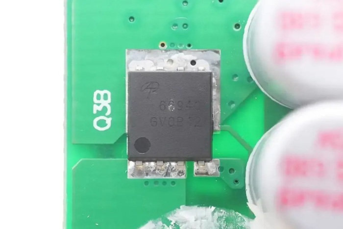 7mΩ,采用dfn5*6封装.