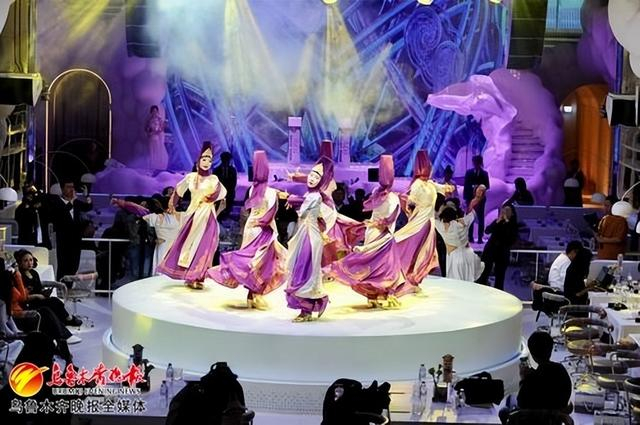 　　4月23日，发布会现场，演员表演舞蹈《刀郎》。记者雷婷摄