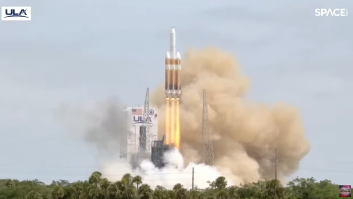 4月9日，美国佛州，“德尔塔”4重型火箭搭载机密载荷NROL-70发射升空。现场视频截图