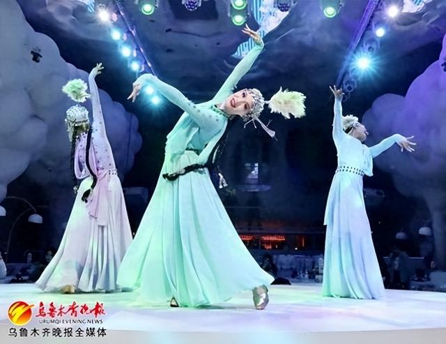 　　4月23日，发布会现场，演员表演舞蹈《灥》。记者雷婷摄