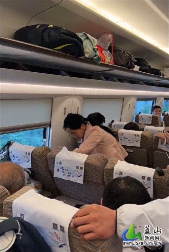 暖心!列车乘客突发疾病 蓝山县楠市中心小学教师紧急援救