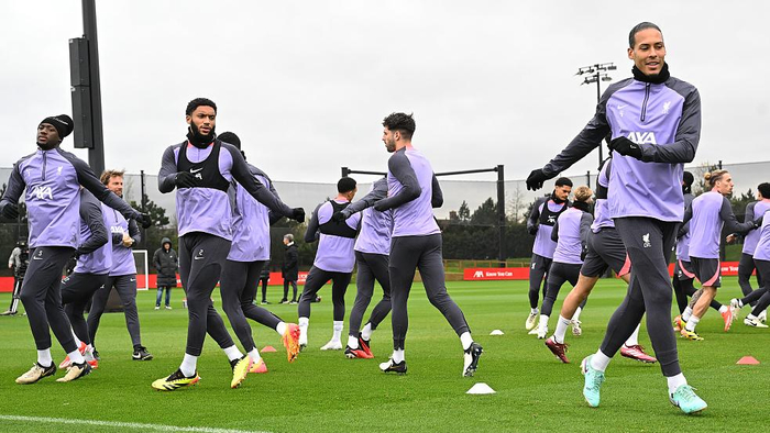 利物浦球员备战。