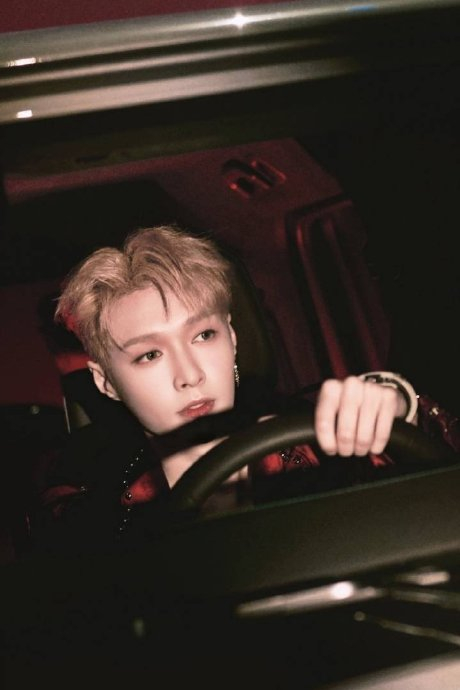 张艺兴开大g 真帅!