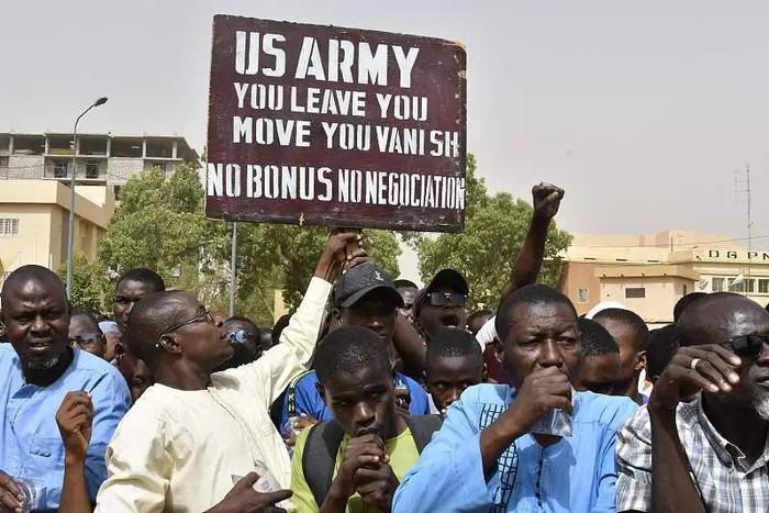 △当地时间4月13日，要求美军撤离的尼日尔民众。