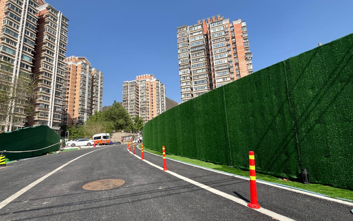 临时导行路设立了行人专用道。广宁街道供图