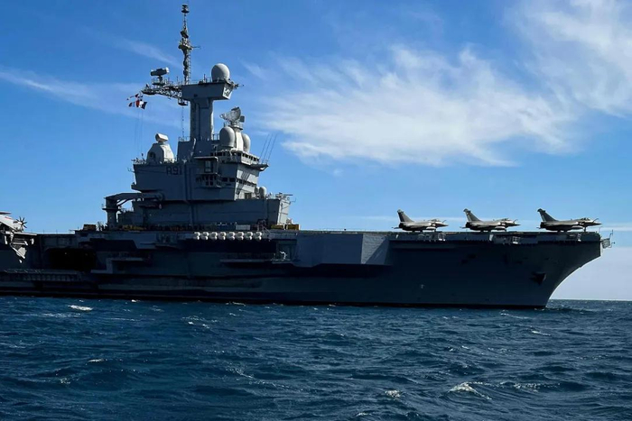 32名北约大使登上法航母|北约|航空母舰|法国