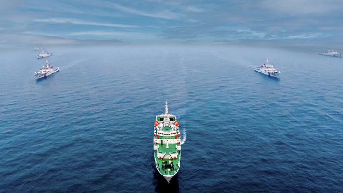 海警舰艇编队巡航执法。受访者供图