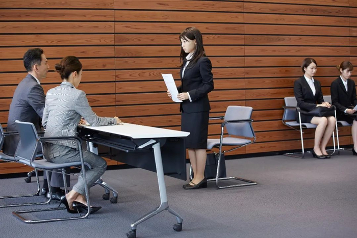 45岁"上岸"社工的我,帮失业的人找工作|社工|社区|找_