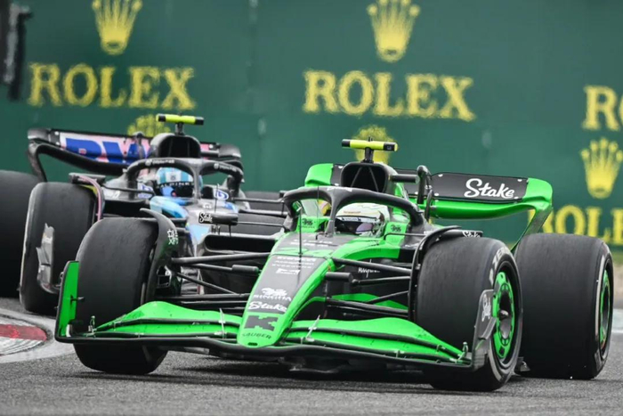 周冠宇比赛画面 图源：微博@F1世界锦标赛